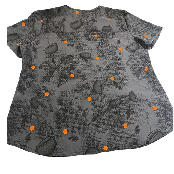 🔥SALE💥HOCUS POCUS CHEROKEE SCRUBS TOONIFORMS DISNEY V NECK TOP SZ LG EUC - Picture 3 of 12